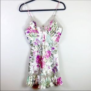 VTG Victorua’s Secret floral satin nightie